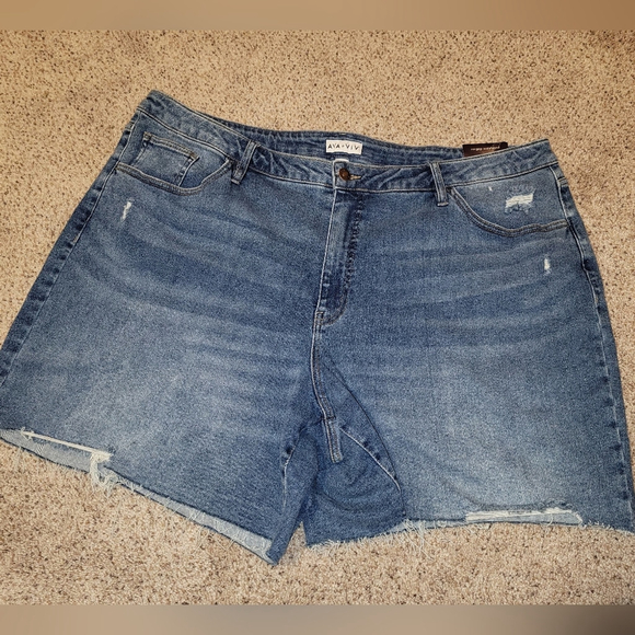 Ava & Viv 26W Distressed Denim Cutoff Shorts NWT - Picture 2 of 7